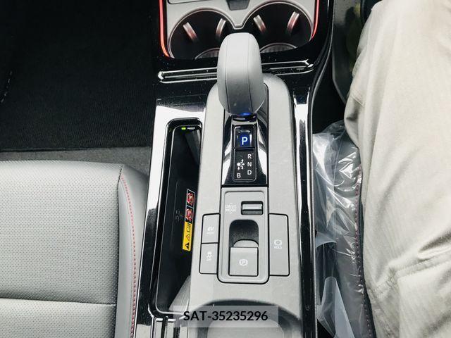Toyota PRIUS 2023-04 208816-19