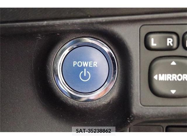 Toyota AQUA 2013-11 217168-9