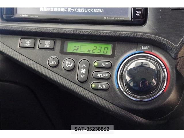 Toyota AQUA 2013-11 217168-7