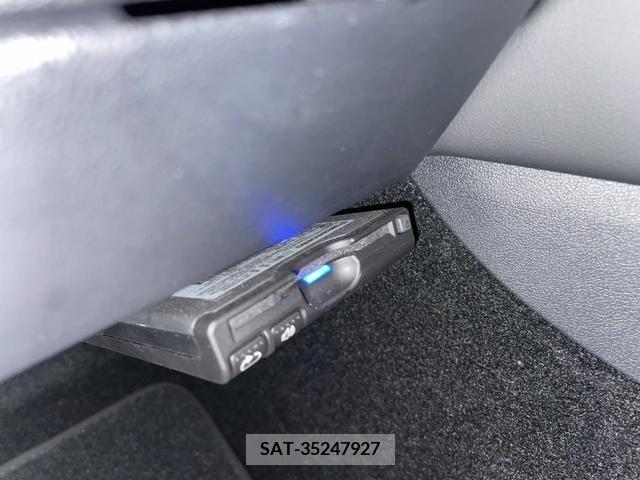Tesla MODEL 3 2021-05 332432-9