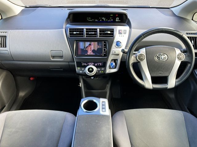 Toyota PRIUS ALPHA 2013-01 9108-1