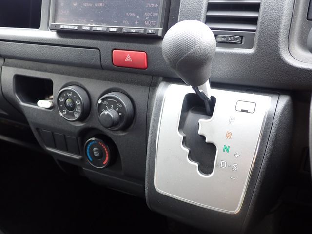 Toyota HIACE VAN 2015-11 186695-13
