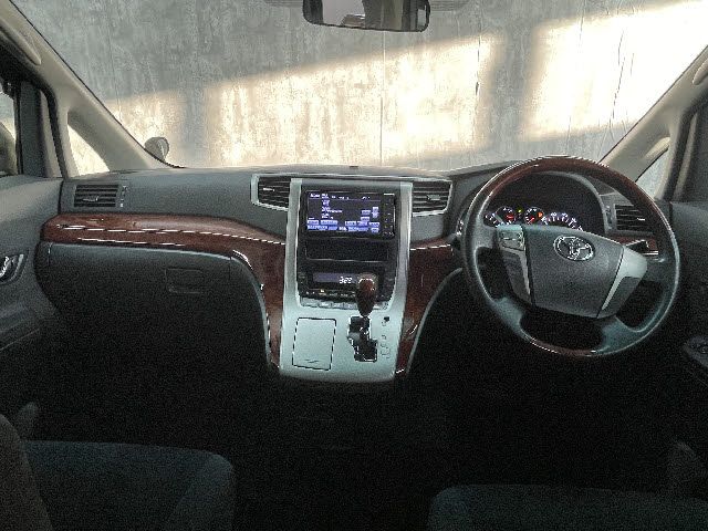 Toyota VELLFIRE 2010-10 188571-1