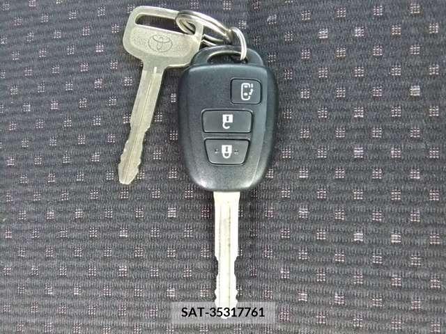 Toyota SPADE 2015-02 205641-11