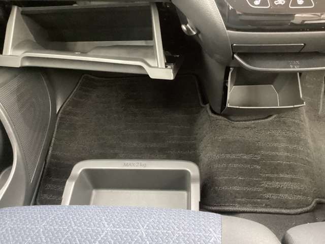 Mitsubishi EK X 2021-11 15825-10
