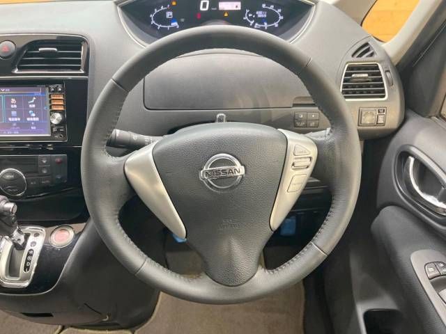 Nissan SERENA 2014-03 11961-12