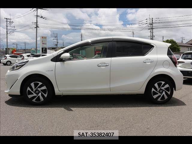 Toyota AQUA 2019-08 356353-7