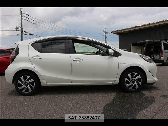 Toyota AQUA 2019-08 356353-3