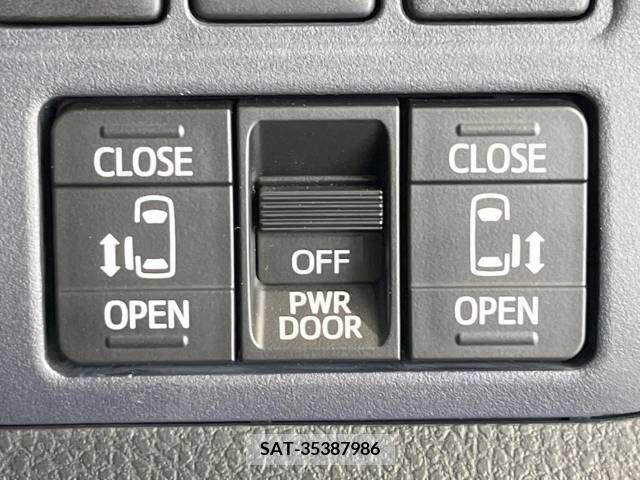 Toyota VOXY 2015-04 289275-2
