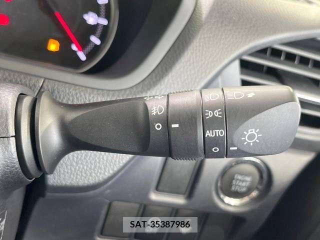 Toyota VOXY 2015-04 289275-7
