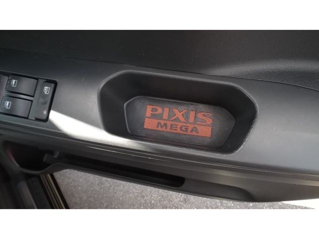 Toyota Pixis Mega 2017-02 2699-23