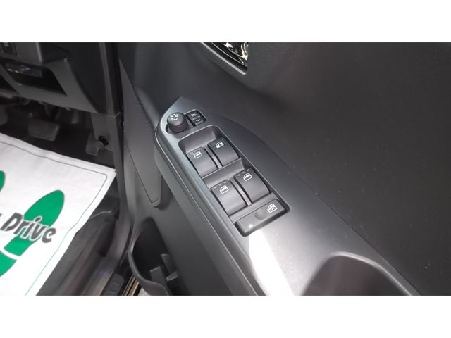 Toyota Pixis Mega 2017-02 2699-24