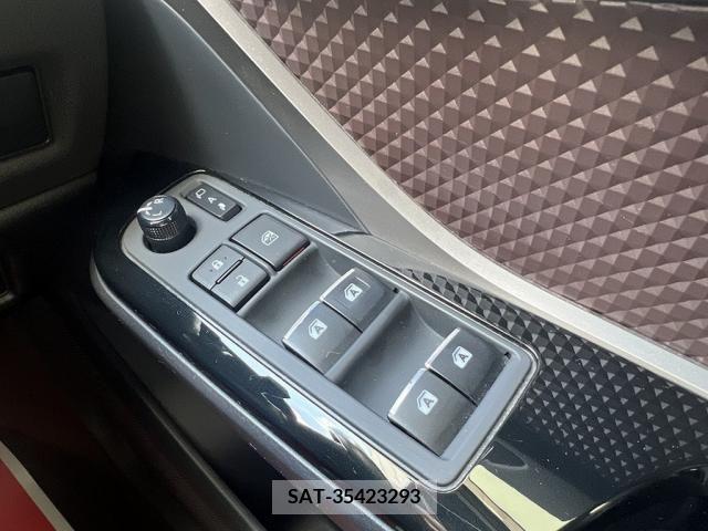 Toyota C-HR 2017-05 351365-26