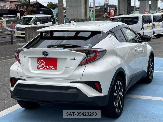 Toyota C-HR 2017-05 351365-8
