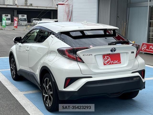 Toyota C-HR 2017-05 351365-6