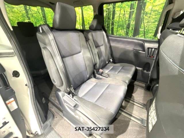 Toyota VOXY 2017-06 224955-9