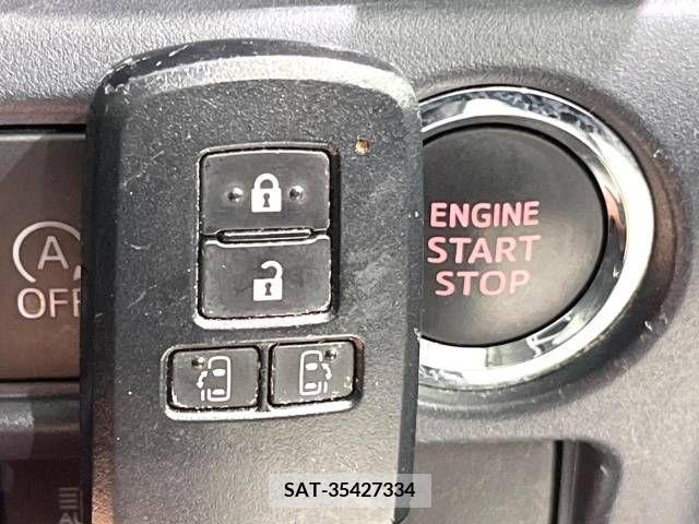 Toyota VOXY 2017-06 224955-7