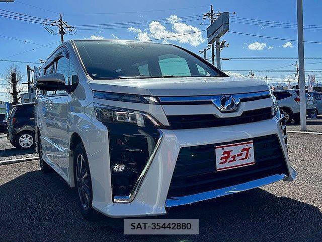 Toyota VOXY 2019-02 220892-6