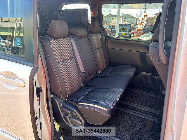 Toyota VOXY 2019-02 220892-9
