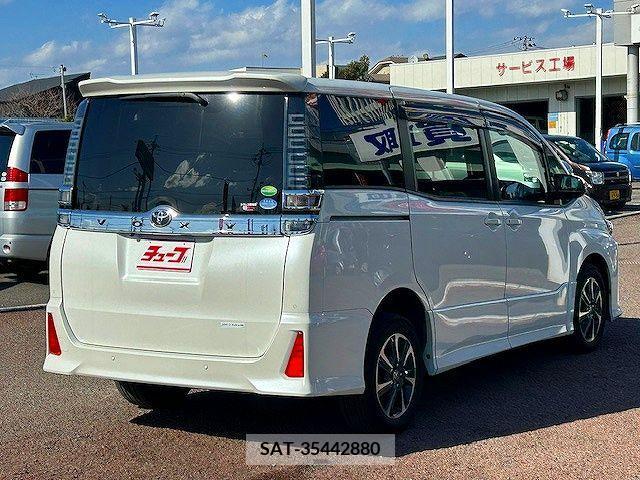 Toyota VOXY 2019-02 220892-2