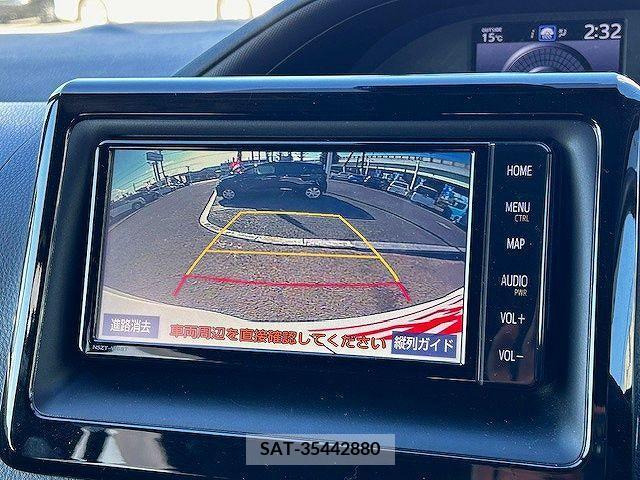 Toyota VOXY 2019-02 220892-11