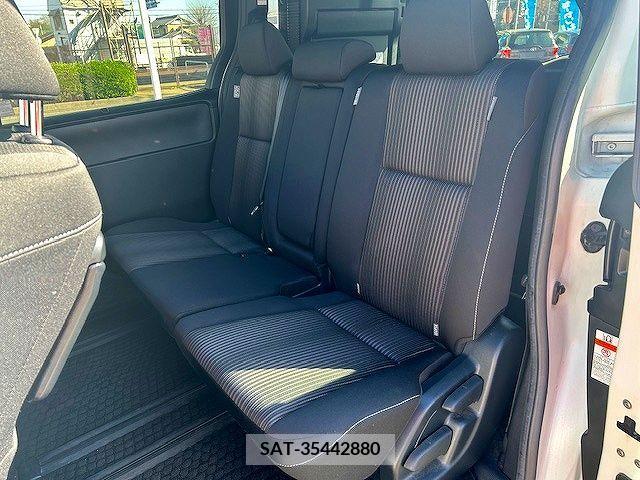 Toyota VOXY 2019-02 220892-12