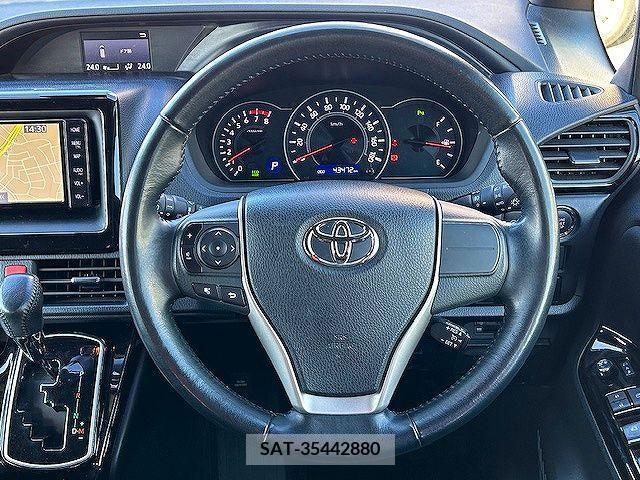 Toyota VOXY 2019-02 220892-13