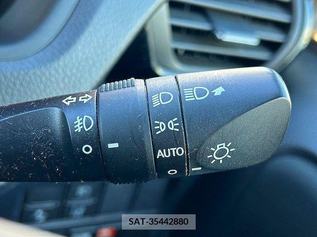 Toyota VOXY 2019-02 220892-16