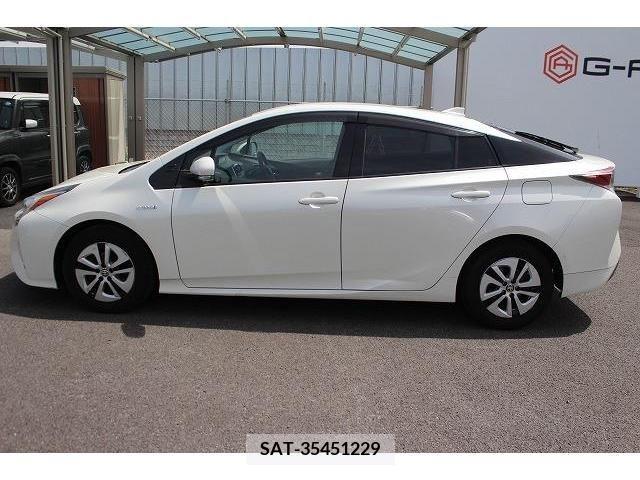 Toyota PRIUS 2017-02 233974-8
