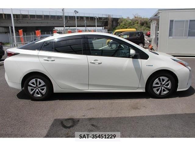 Toyota PRIUS 2017-02 233974-6
