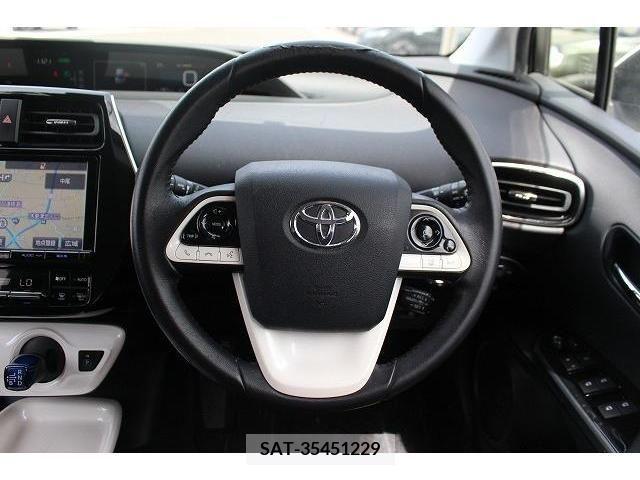Toyota PRIUS 2017-02 233974-16