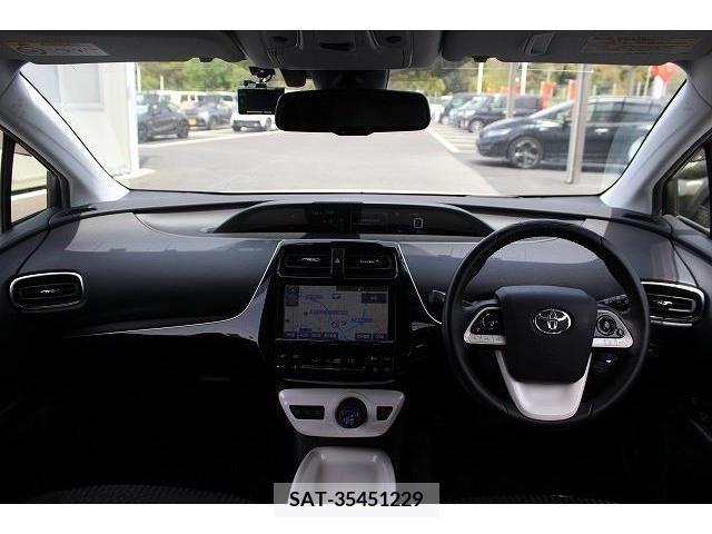 Toyota PRIUS 2017-02 233974-15