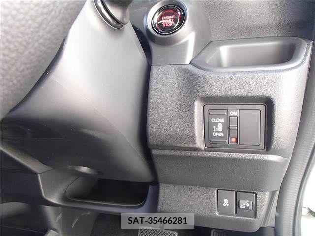 Honda N BOX CUSTOM 2024-02 213211-14