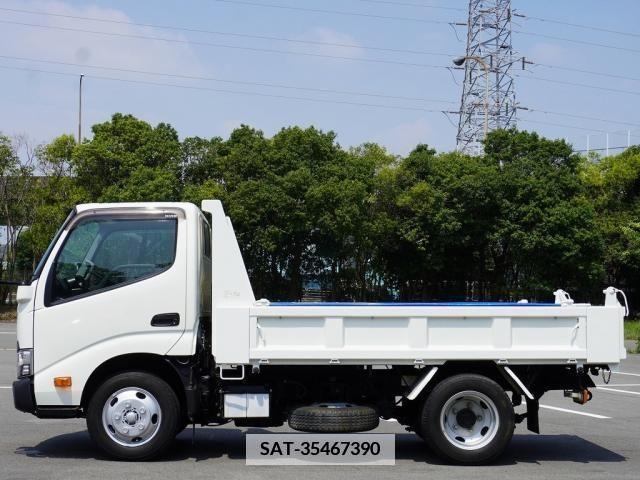 Hino DUTRO 2017-09 359480-8