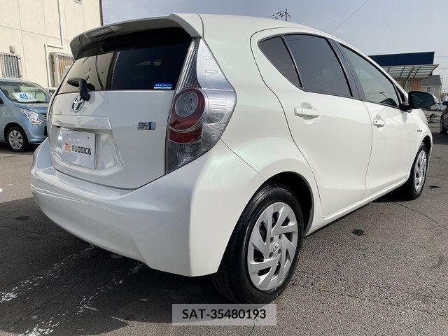 Toyota AQUA 2014-12 260575-6
