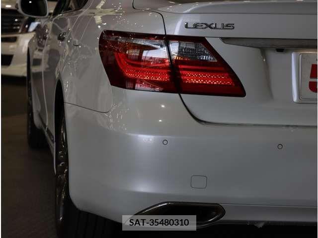 Lexus LS 2010-01 275841-17