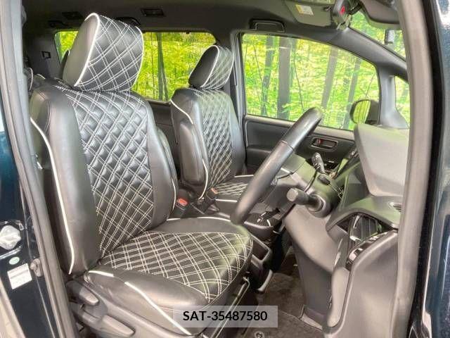 Toyota VOXY HYBRID 2017-07 289377-8