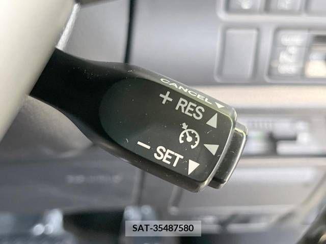Toyota VOXY HYBRID 2017-07 289377-7