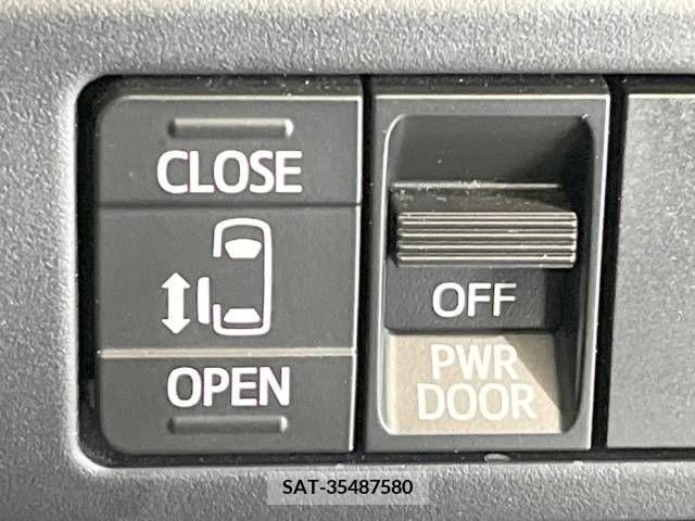 Toyota VOXY HYBRID 2017-07 289377-6