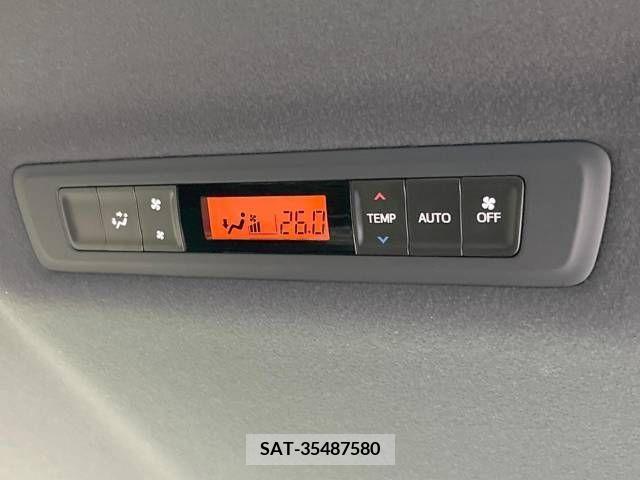 Toyota VOXY HYBRID 2017-07 289377-5