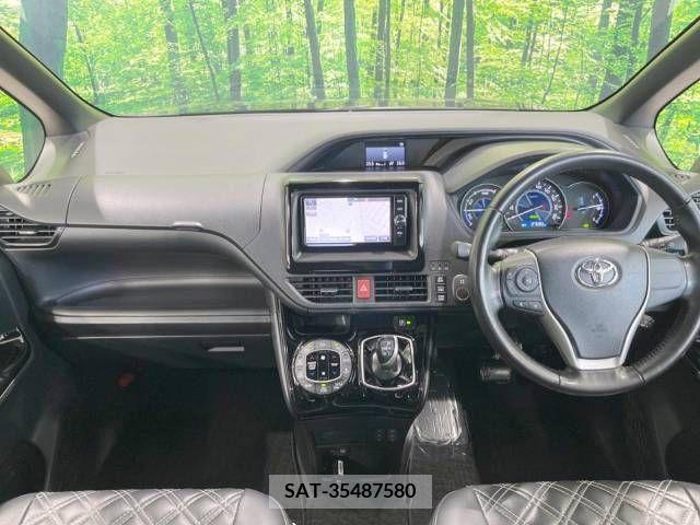 Toyota VOXY HYBRID 2017-07 289377-1