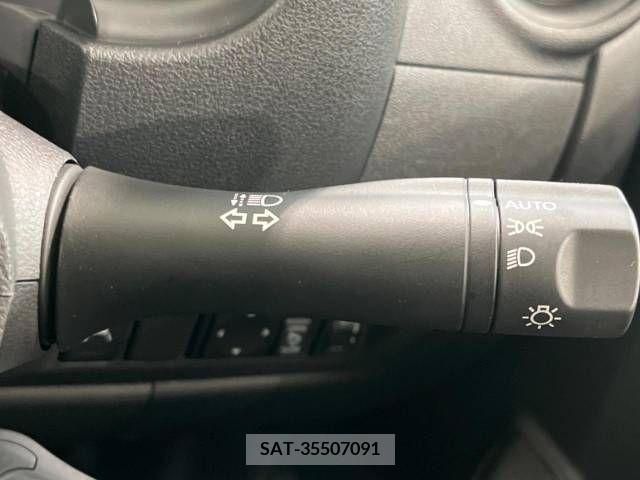 Nissan MARCH 2022-01 308101-7
