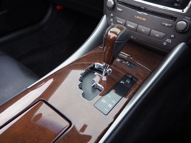 Lexus IS 2010-12 1221-20