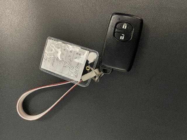 Toyota PRIUS ALPHA 2013-10 25244-26