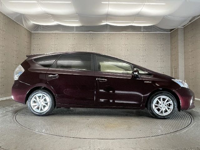 Toyota PRIUS ALPHA 2013-10 25244-7