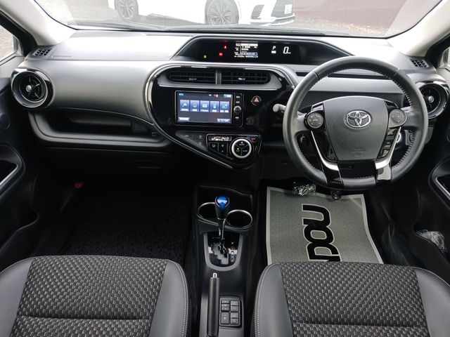 Toyota AQUA 2018-03 188379-8