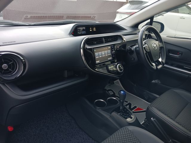 Toyota AQUA 2018-03 188379-23
