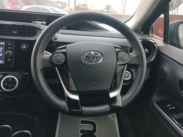 Toyota AQUA 2018-03 188379-12