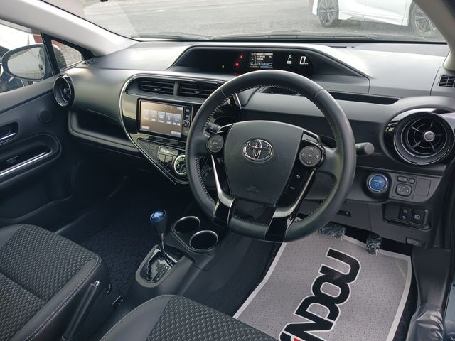 Toyota AQUA 2018-03 188379-10