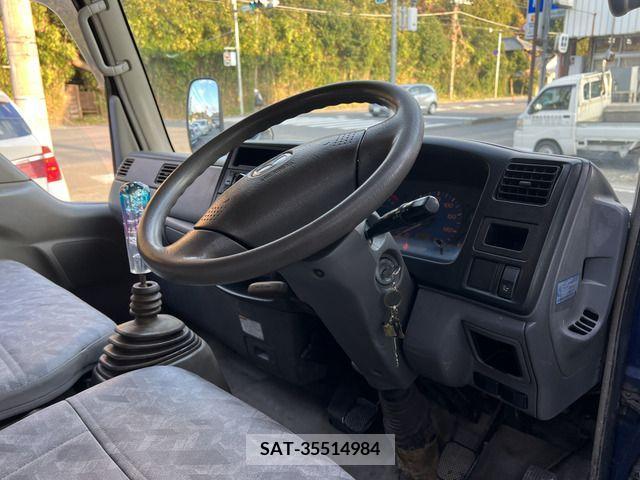 Mazda TITAN DASH 2003-02 206746-2